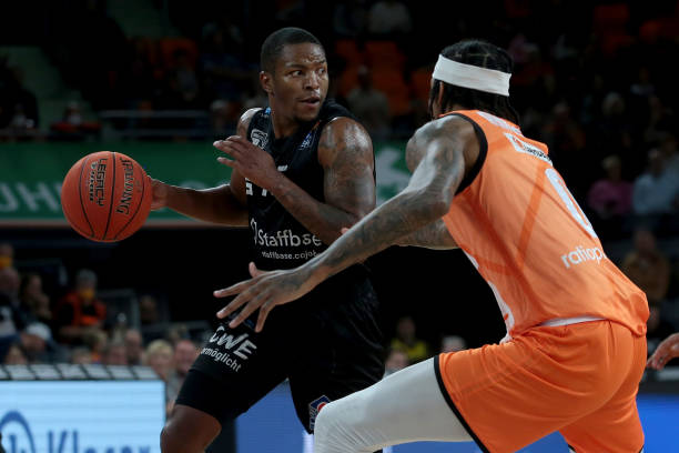 场上表现不 场上表现不